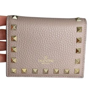 AUTHENTIC VALENTINO SMALL ROCKSTUD GRAINY
CALFSKIN WALLET